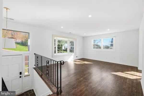 $4,999 | 448 Summers Drive, Alexandria, VA 22301