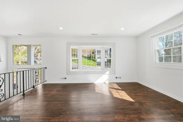 $4,999 | 448 Summers Drive, Alexandria, VA 22301