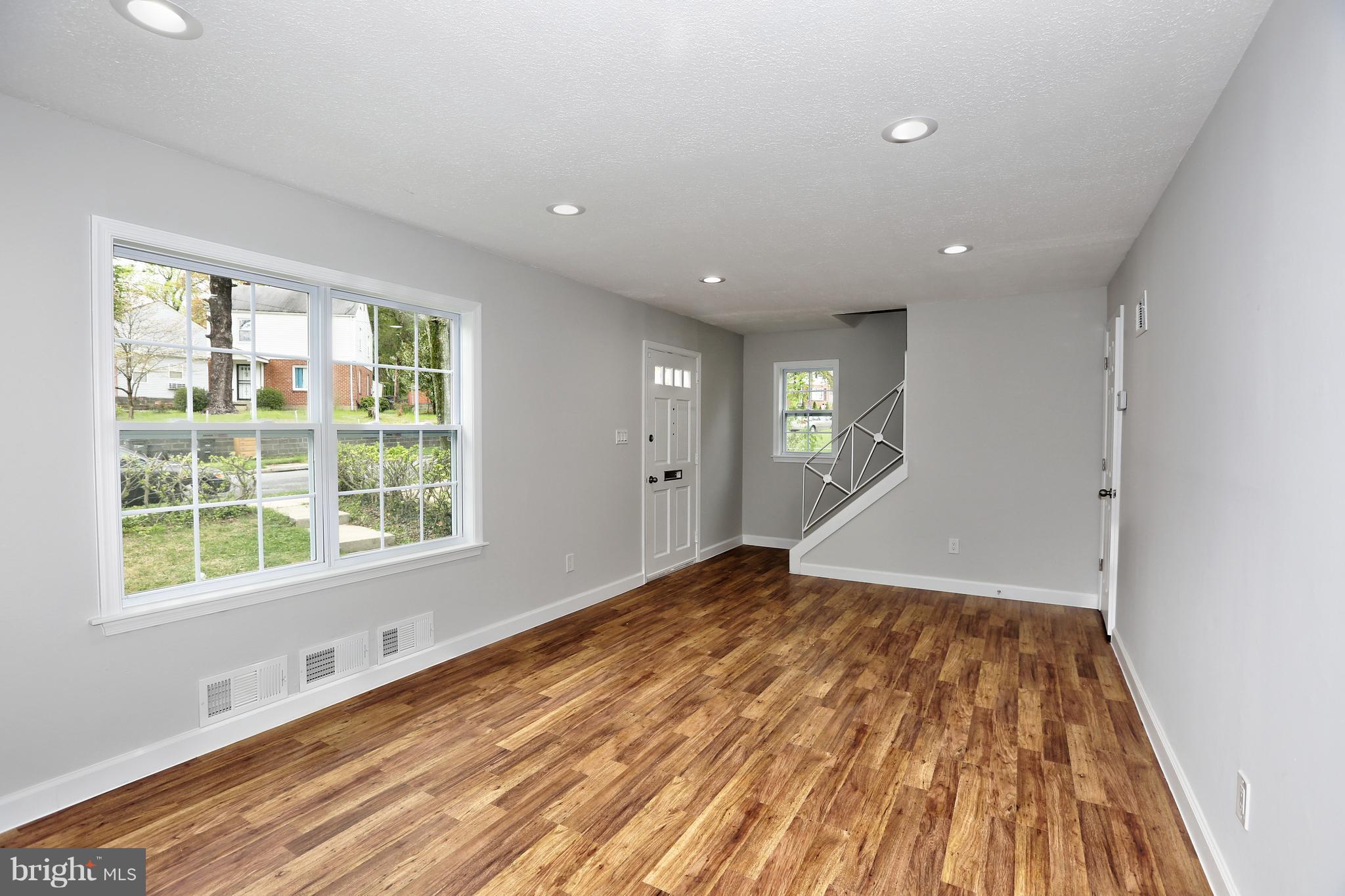 1509 Amherst Road Hyattsville, MD 20783 - Photo 14 of 30 Living Room
