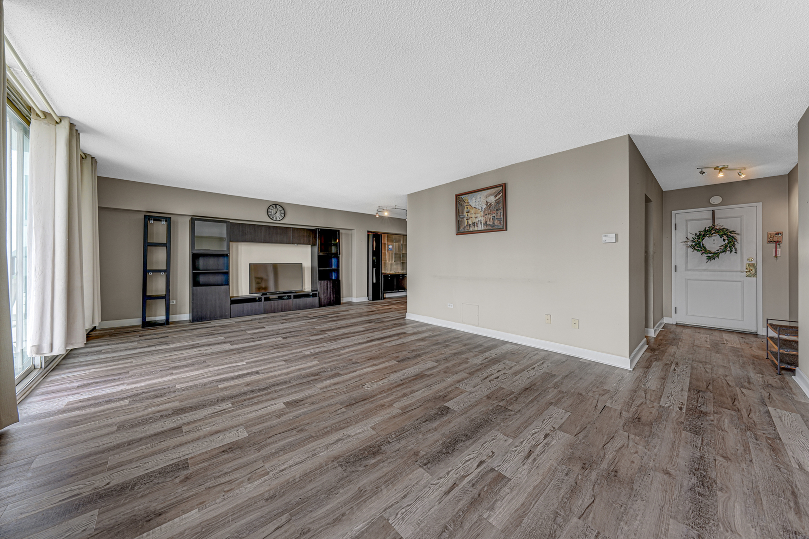 9001 Golf Road, Unit 9C Des Plaines, IL 60016 - Photo 4 of 14