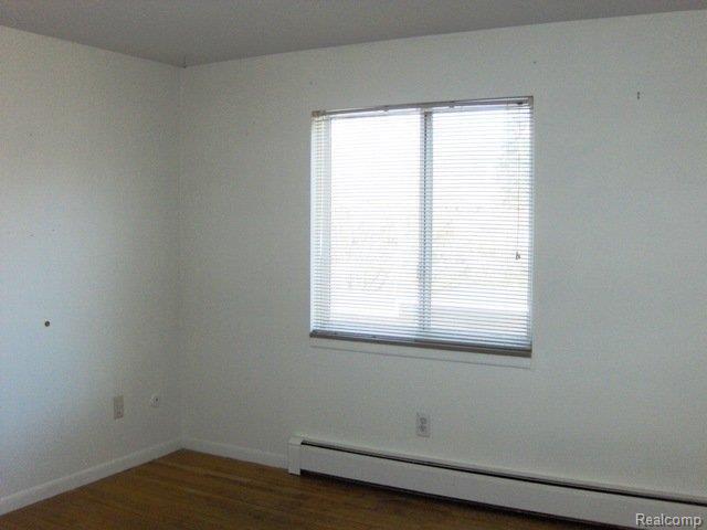 457 Miller Avenue, Unit 28 Rochester, MI 48307 - Photo 15 of 24 Bedroom 2