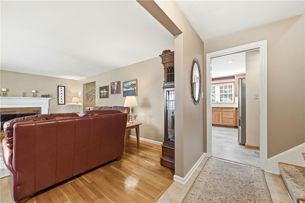 900 Old Hickory Road Pittsburgh, PA 15243 - Photo 4 of 45