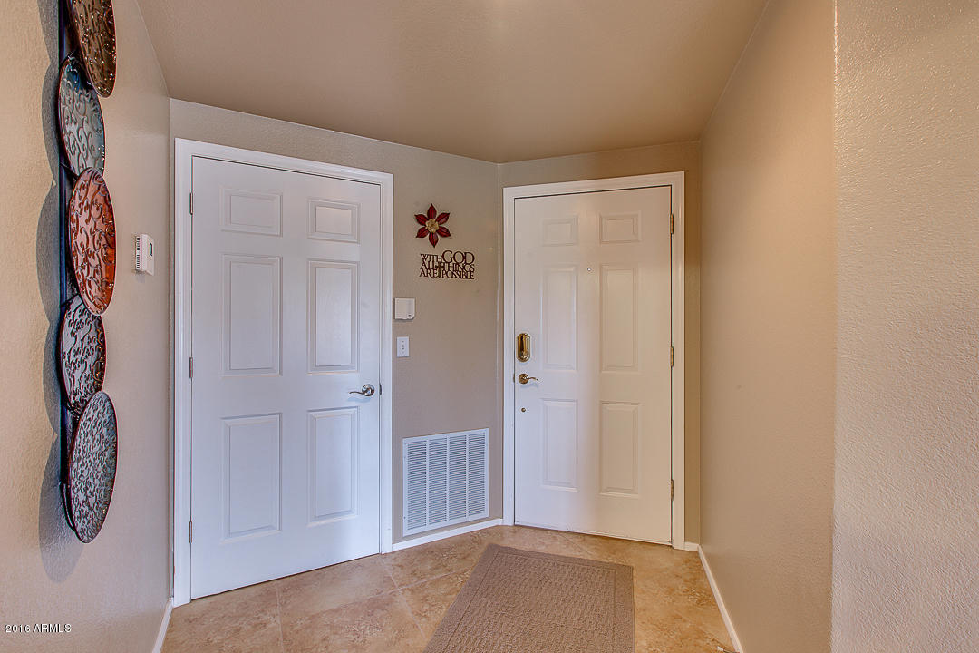 10030 West Indian School Road, Unit 269 Phoenix, AZ 85037 - Photo 3 of 34 a view of an empty room