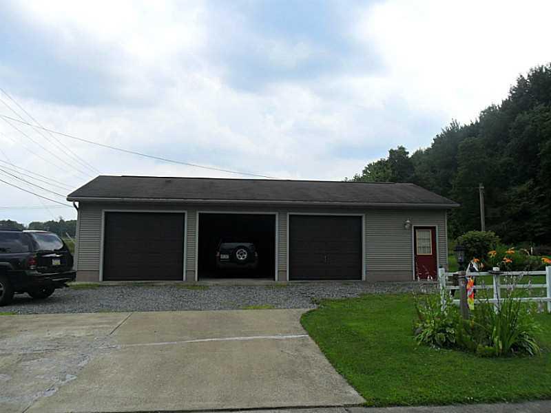 3979 North Hermitage Road Transfer, PA 16154 - Photo 15 of 18 Parking Lot/Garage.