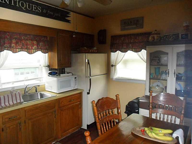3979 North Hermitage Road Transfer, PA 16154 - Photo 3 of 18 Kitchen.