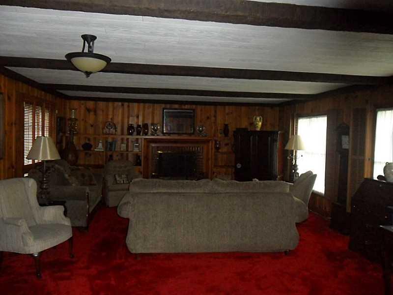 3979 North Hermitage Road Transfer, PA 16154 - Photo 7 of 18 Den.