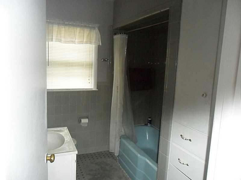 3979 North Hermitage Road Transfer, PA 16154 - Photo 9 of 18 Full Bath.