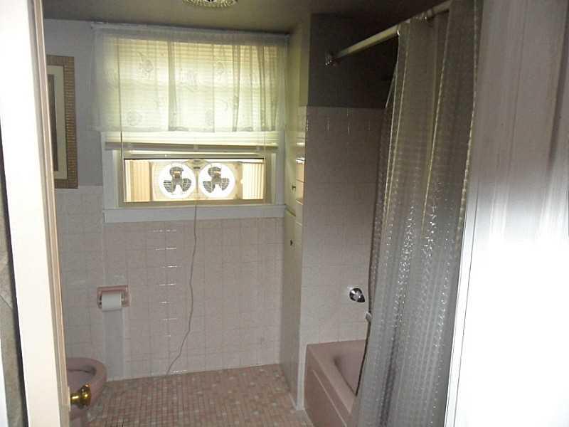 3979 North Hermitage Road Transfer, PA 16154 - Photo 10 of 18 Full Bath.