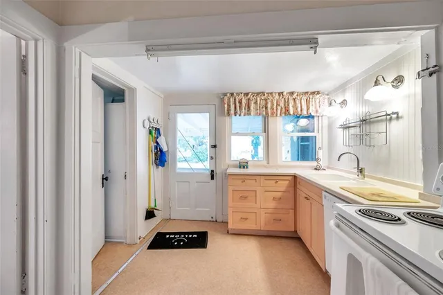 $2,200 | 2502 York Street South, Gulfport, FL 33707