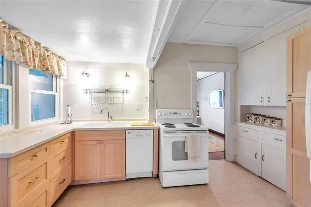 $2,200 | 2502 York Street South, Gulfport, FL 33707