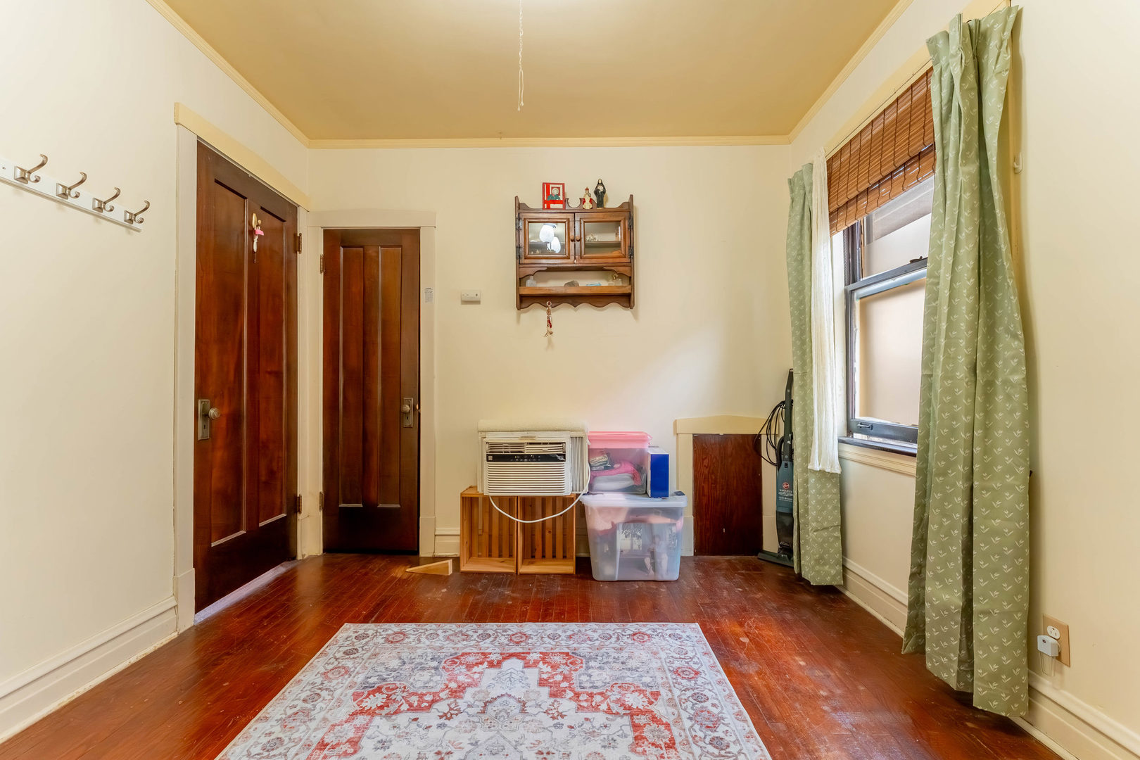 5815 West School Street Chicago, IL 60634 - Photo 11 of 20 a living room with furniture and a rug