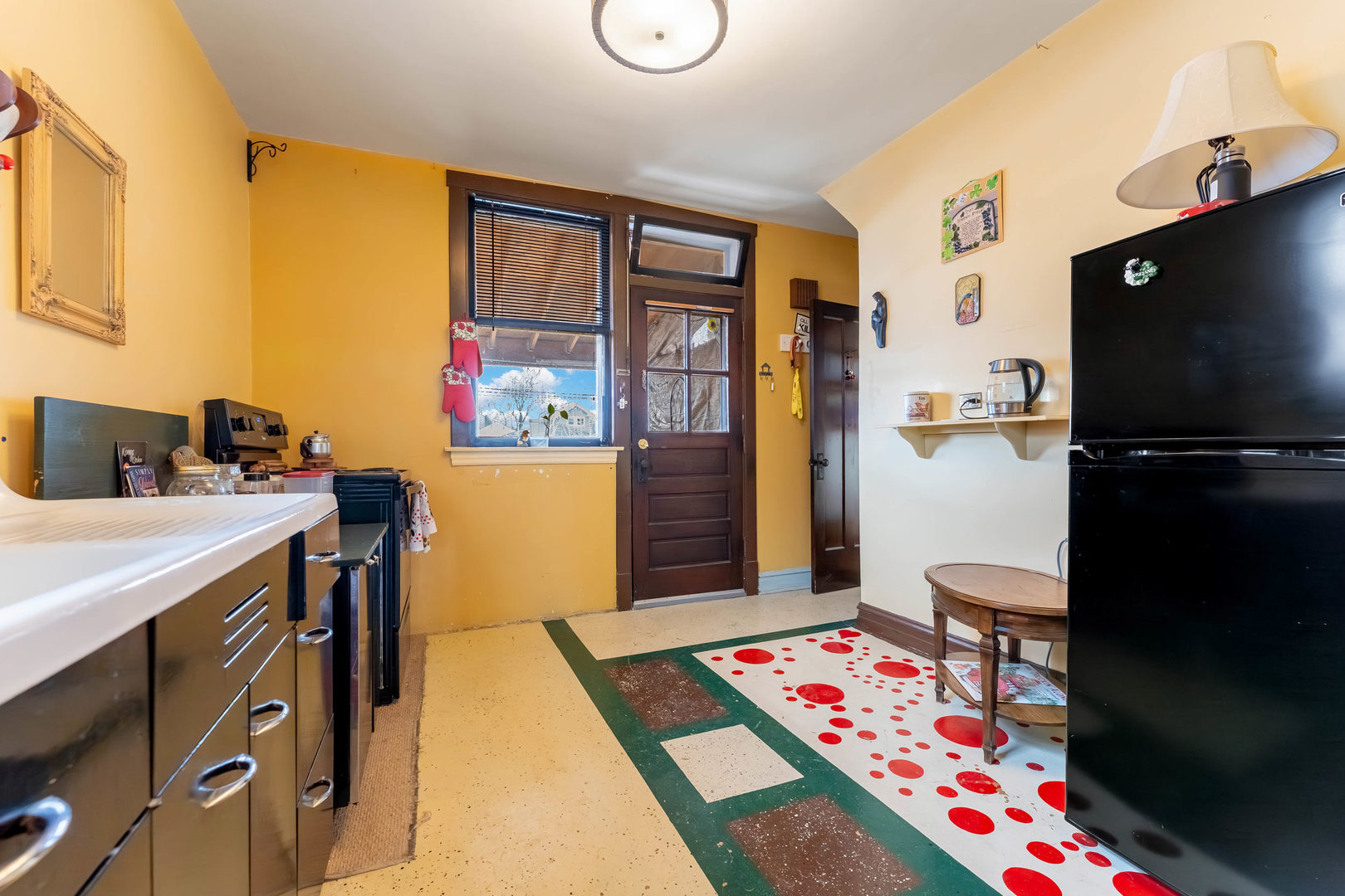 5815 West School Street Chicago, IL 60634 - Photo 7 of 20 a living room with furniture and a flat screen tv