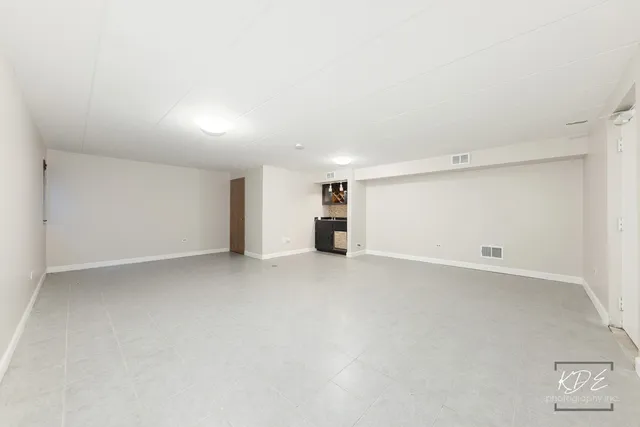 $217,500 | 10336 South Keating Avenue, Unit 102, Oak Lawn, IL 60453