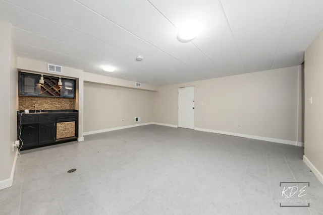 $217,500 | 10336 South Keating Avenue, Unit 102, Oak Lawn, IL 60453