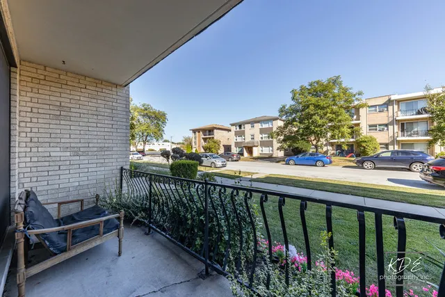 $217,500 | 10336 South Keating Avenue, Unit 102, Oak Lawn, IL 60453