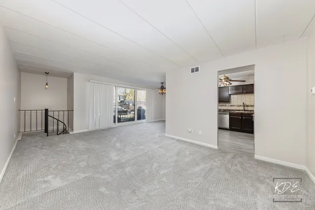 $217,500 | 10336 South Keating Avenue, Unit 102, Oak Lawn, IL 60453