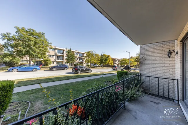 $217,500 | 10336 South Keating Avenue, Unit 102, Oak Lawn, IL 60453