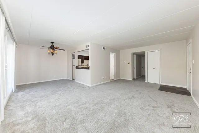 $217,500 | 10336 South Keating Avenue, Unit 102, Oak Lawn, IL 60453