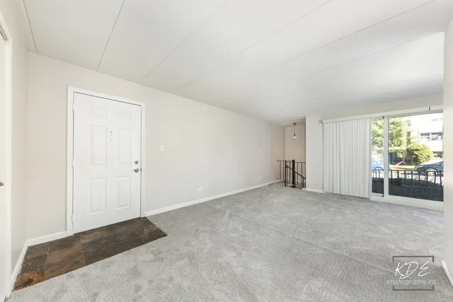 $217,500 | 10336 South Keating Avenue, Unit 102, Oak Lawn, IL 60453