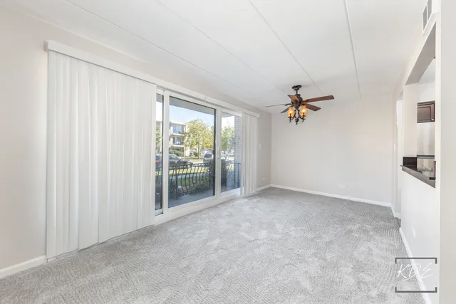 $217,500 | 10336 South Keating Avenue, Unit 102, Oak Lawn, IL 60453