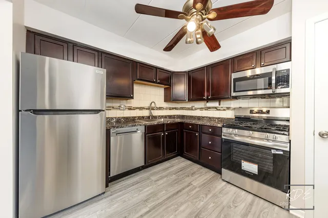 $217,500 | 10336 South Keating Avenue, Unit 102, Oak Lawn, IL 60453