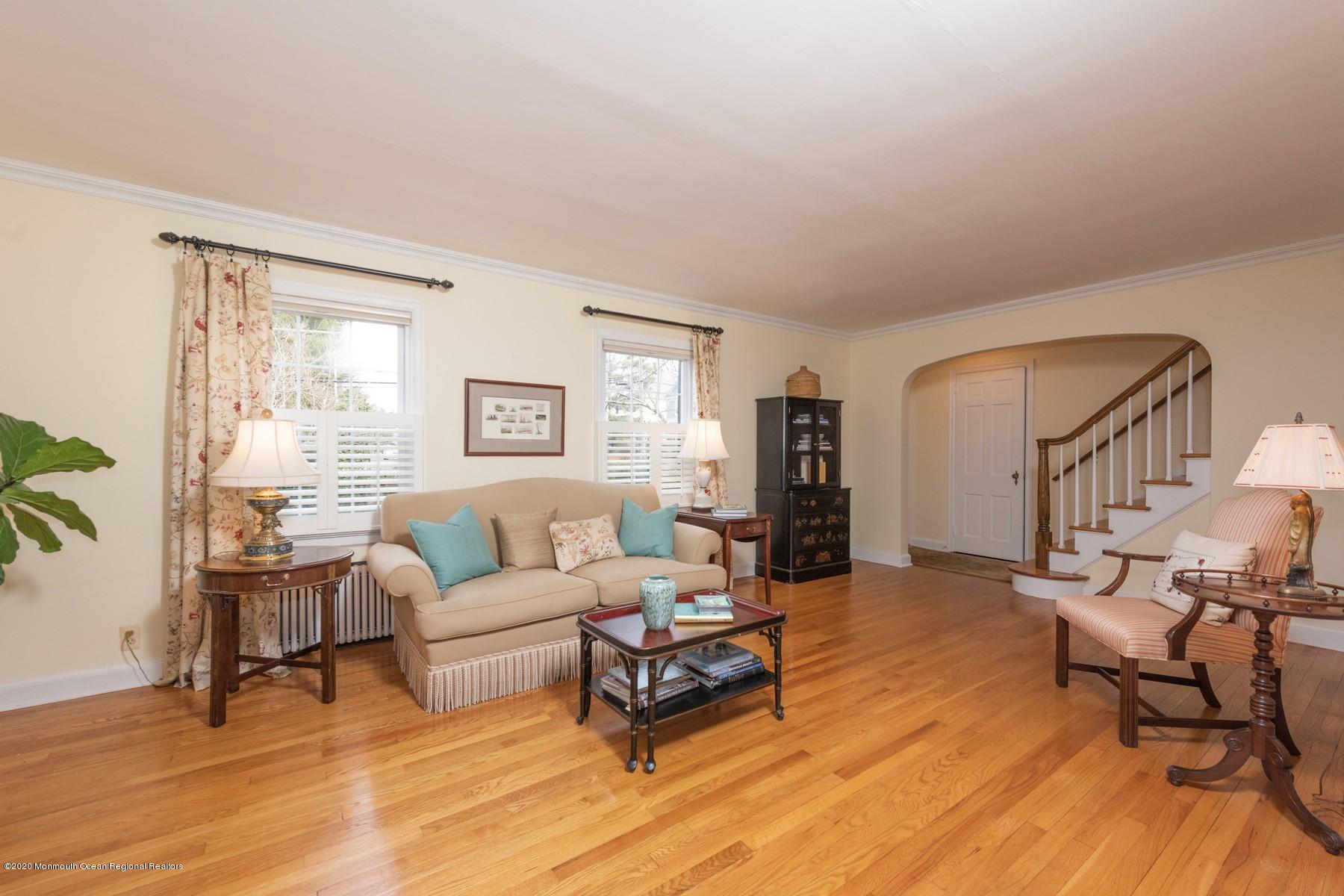 73 Pinckney Road Red Bank, NJ 07701 - Photo 4 of 26 Beautiful Archways & Moldings
