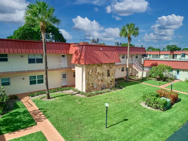 $139,900 | 12021 West Greenway Drive, Unit 105, Royal Palm Beach, FL 33411