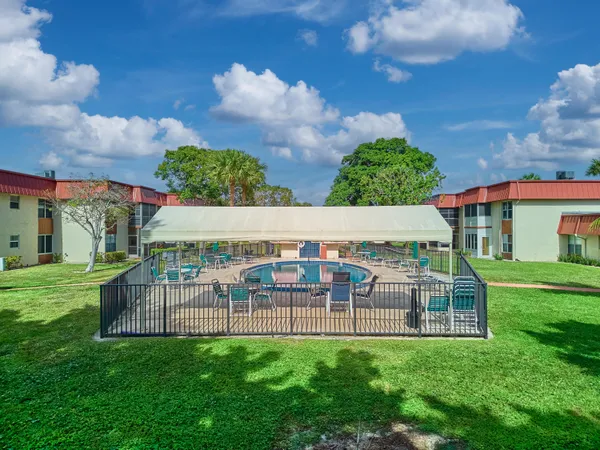 $139,900 | 12021 West Greenway Drive, Unit 105, Royal Palm Beach, FL 33411