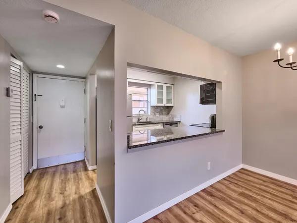 $139,900 | 12021 West Greenway Drive, Unit 105, Royal Palm Beach, FL 33411