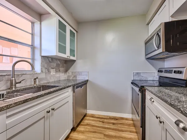 $139,900 | 12021 West Greenway Drive, Unit 105, Royal Palm Beach, FL 33411