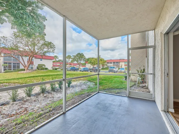 $139,900 | 12021 West Greenway Drive, Unit 105, Royal Palm Beach, FL 33411