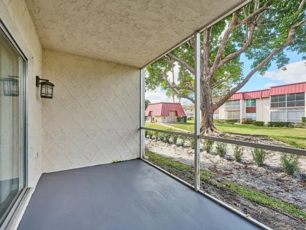 $139,900 | 12021 West Greenway Drive, Unit 105, Royal Palm Beach, FL 33411