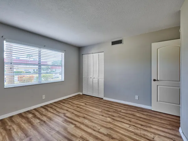 $139,900 | 12021 West Greenway Drive, Unit 105, Royal Palm Beach, FL 33411