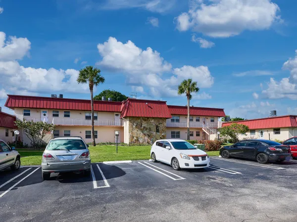 $139,900 | 12021 West Greenway Drive, Unit 105, Royal Palm Beach, FL 33411