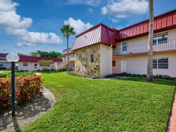 $139,900 | 12021 West Greenway Drive, Unit 105, Royal Palm Beach, FL 33411