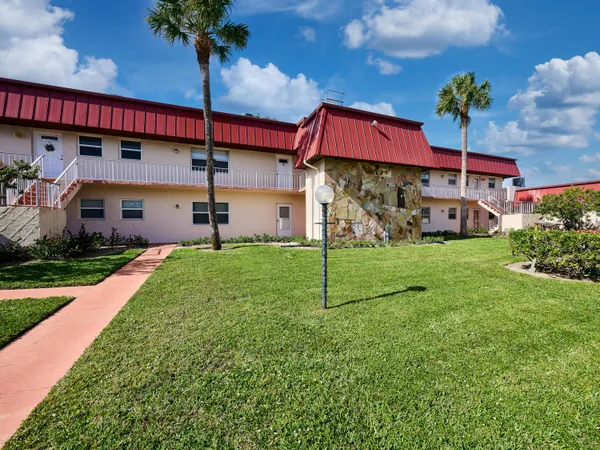 $139,900 | 12021 West Greenway Drive, Unit 105, Royal Palm Beach, FL 33411