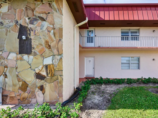 $139,900 | 12021 West Greenway Drive, Unit 105, Royal Palm Beach, FL 33411