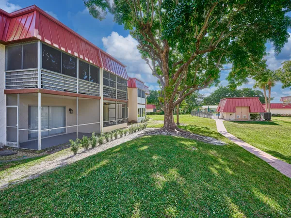 $139,900 | 12021 West Greenway Drive, Unit 105, Royal Palm Beach, FL 33411