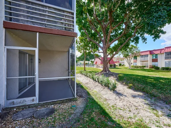 $139,900 | 12021 West Greenway Drive, Unit 105, Royal Palm Beach, FL 33411