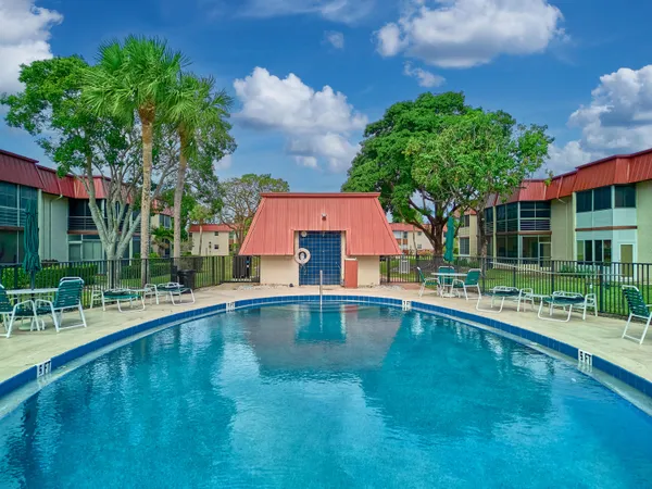 $139,900 | 12021 West Greenway Drive, Unit 105, Royal Palm Beach, FL 33411