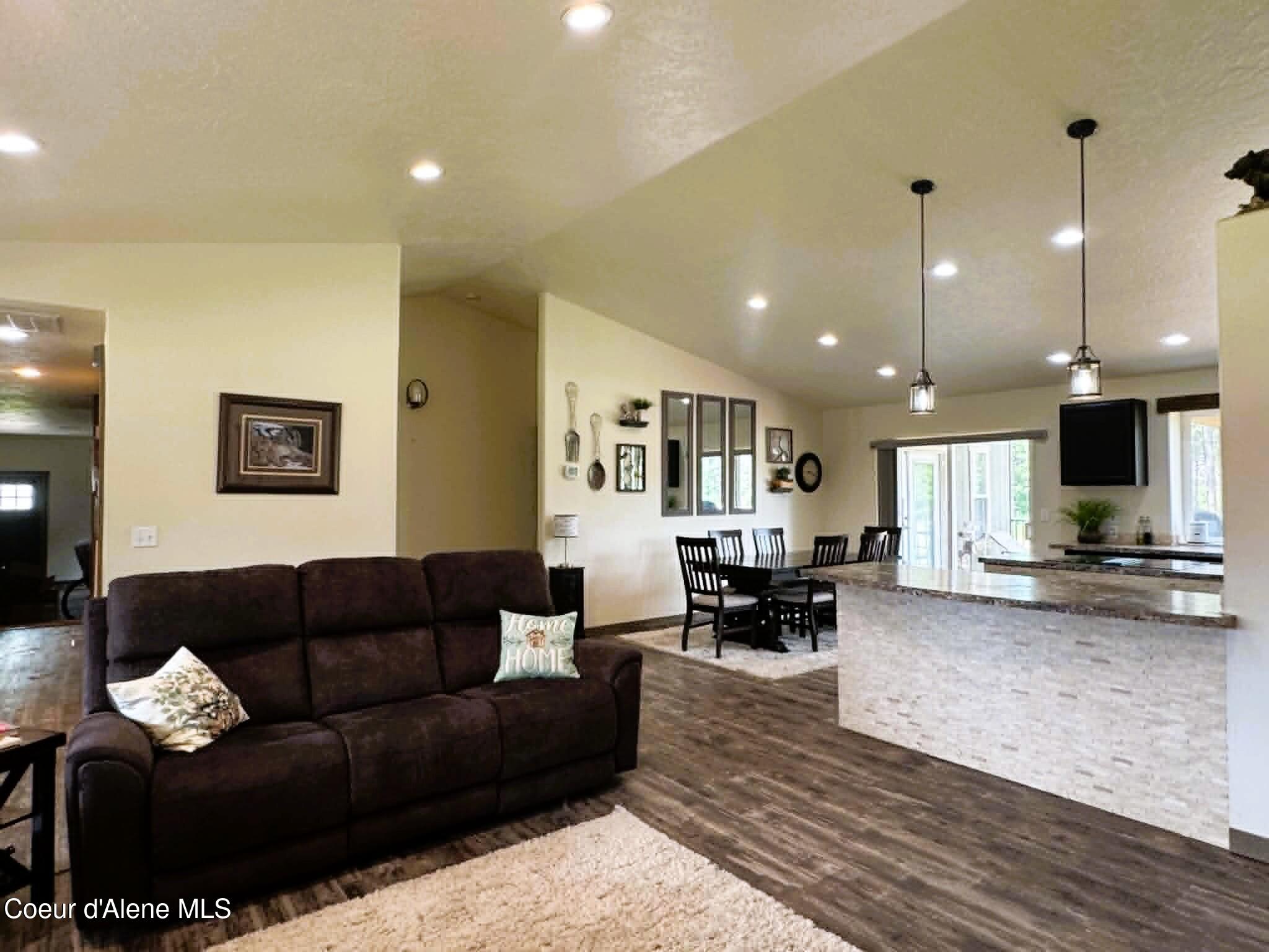 6637 East Little Joe Road Coeur D'Alene, ID 83814 - Photo 5 of 44 Living Room / Kitchen