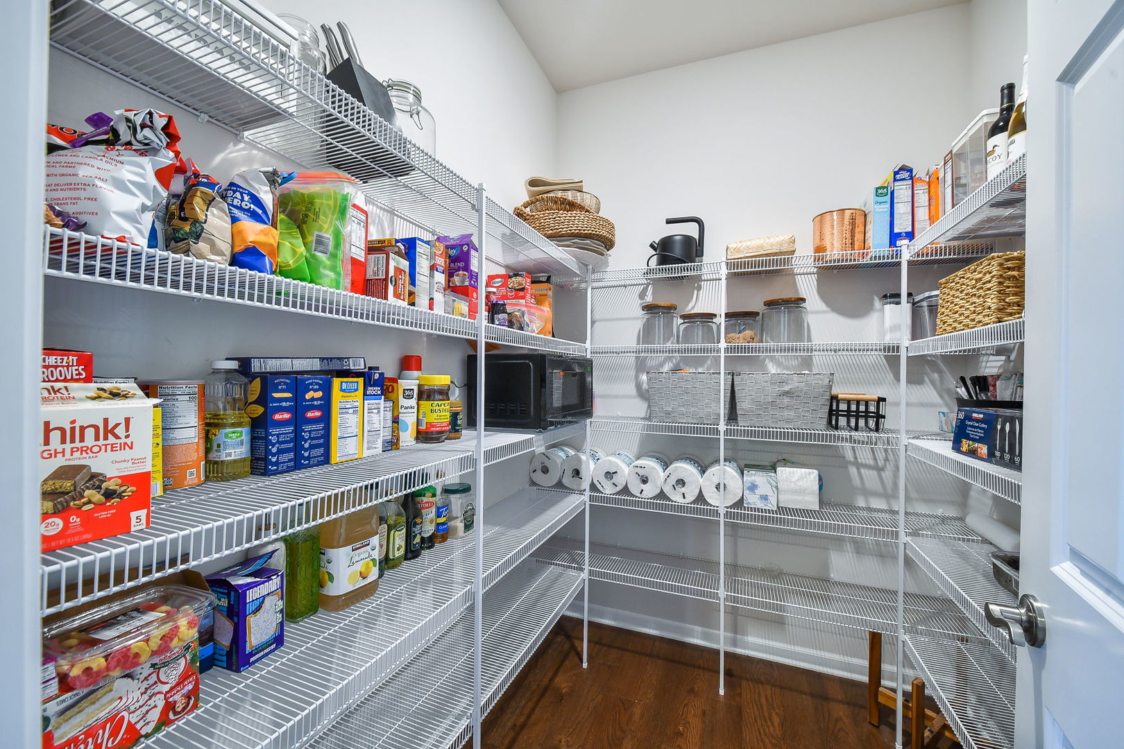 713 Elizabeth Street Elburn, IL 60119 - Photo 13 of 31 a room with lots of books and a baby crib