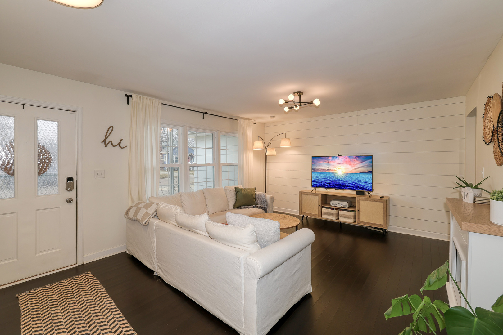 724 South Jefferson Street Batavia, IL 60510 - Photo 3 of 23 a living room with furniture and a flat screen tv