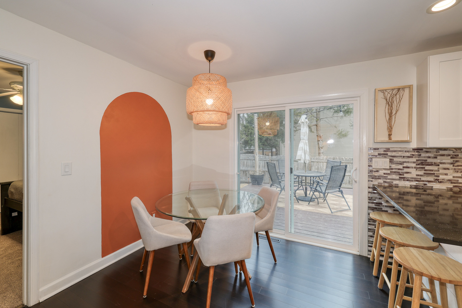 724 South Jefferson Street Batavia, IL 60510 - Photo 5 of 23 a dining room with furniture a chandelier and wooden floor