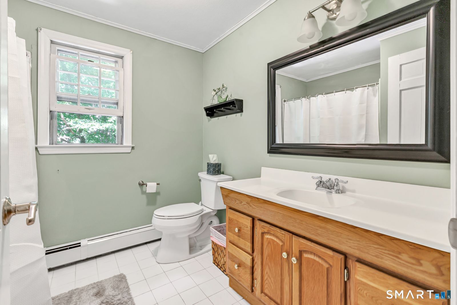 21 Overlook Place Trumbull, CT 06611 - Photo 24 of 37 Shared Full Bath on upper level.