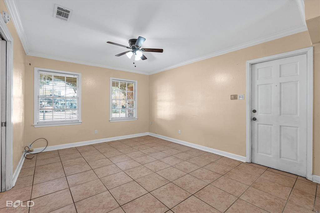 2710 Higgins Drive Shreveport, LA 71104 - Photo 13 of 37 a view of an empty room with a window