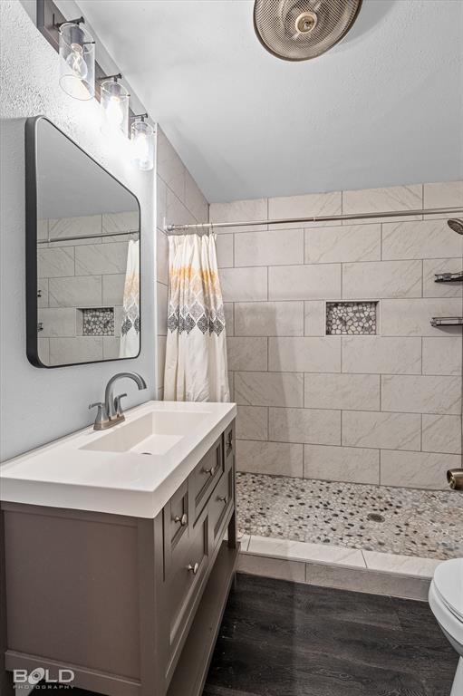 2710 Higgins Drive Shreveport, LA 71104 - Photo 24 of 37 a bathroom with a sink a toilet and shower