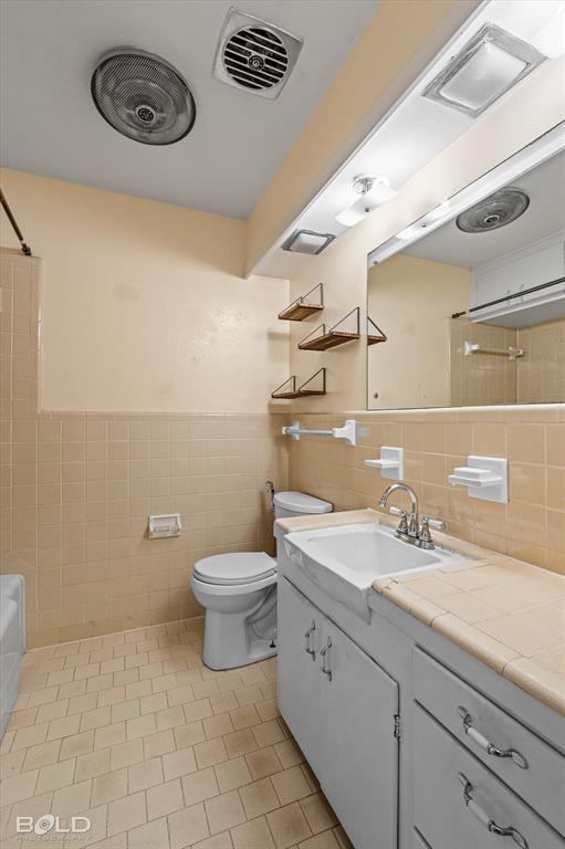 2710 Higgins Drive Shreveport, LA 71104 - Photo 27 of 37 a bathroom with a granite countertop toilet a sink and a mirror