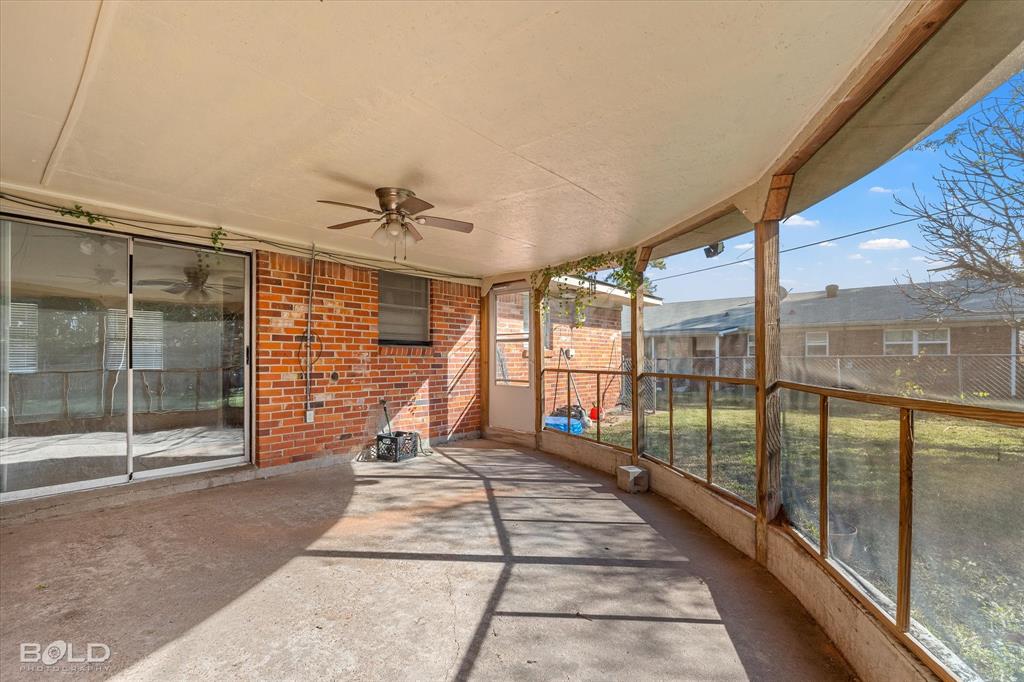 2710 Higgins Drive Shreveport, LA 71104 - Photo 34 of 37 a view of an entryway with a glass door