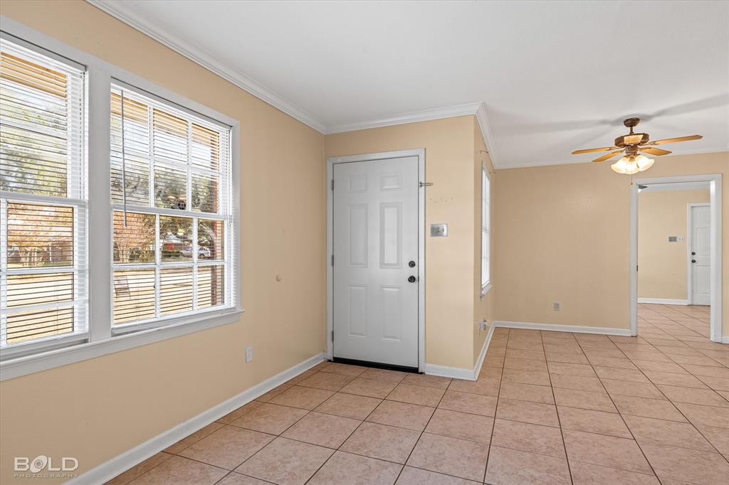 2710 Higgins Drive Shreveport, LA 71104 - Photo 5 of 37 a view of an empty room with a window